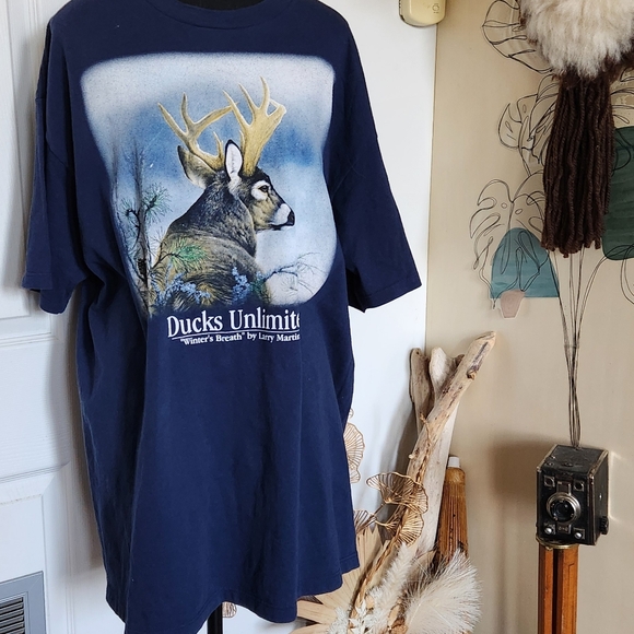 Vintage winter deer 🦌 graphic print Ducks Unlimited tshirt. - Picture 3 of 6
